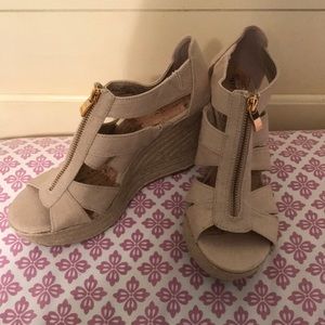 NWOT tan zip up wedges